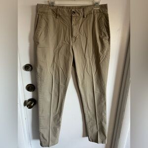 Old Navy Men's Chinos in Khaki